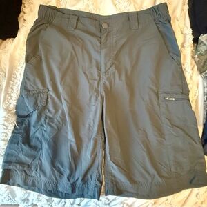 Columbia Men's Dark Gray Cargo Shorts